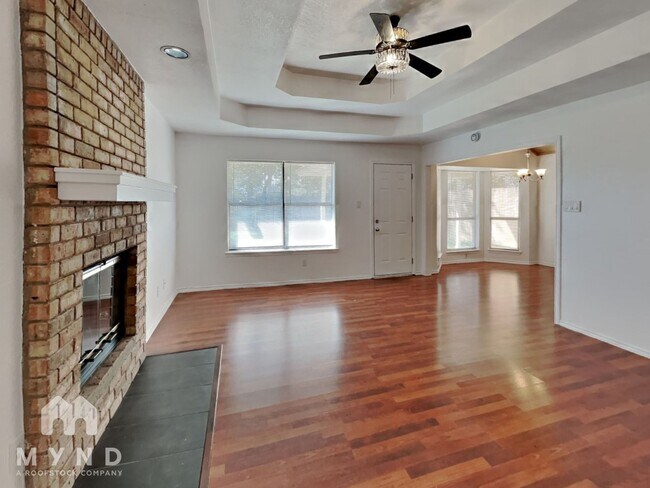 1953 Kings Canyon Cir in Fort Worth, TX - Foto de edificio - Building Photo
