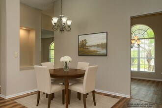 519 Lakescape Ct in Orlando, FL - Foto de edificio - Building Photo