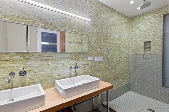 198 Sixth Avenue, Unit 3 in New York, NY - Foto de edificio - Building Photo