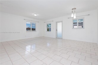 141 NW 43rd Pl in Miami, FL - Building Photo - Building Photo