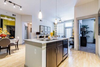 2525 S Voss Rd in Houston, TX - Building Photo - Building Photo