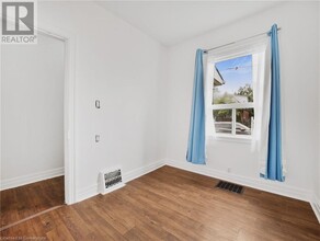 42 Ellis Ave in Hamilton, ON - Building Photo - Building Photo