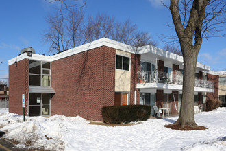 Cameo Terrace North in Wheeling, IL - Building Photo - Building Photo