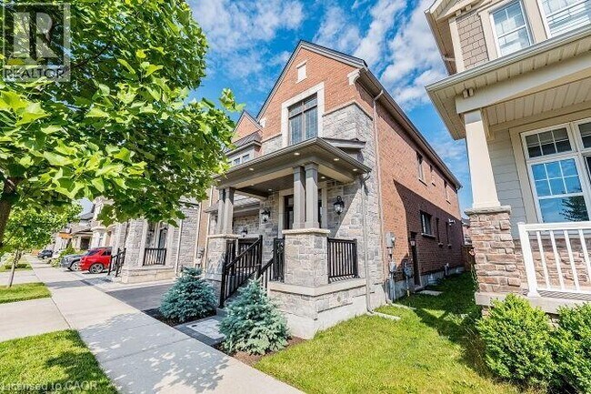 323 Harold Dent Trl in Oakville, ON - Building Photo - Building Photo