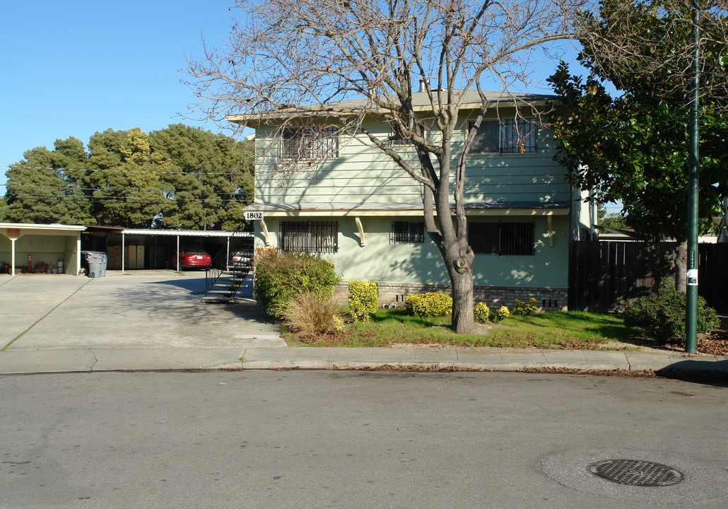 1802 Higdon Ave in Mountain View, CA - Foto de edificio