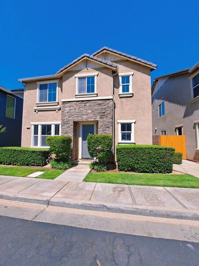 4428 W Pinsapo Dr in Fresno, CA - Building Photo - Building Photo