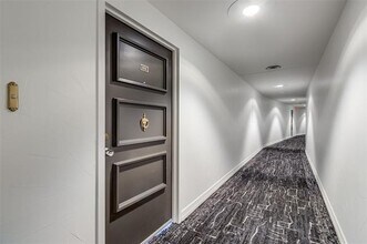 6211 W Northwest Hwy in Dallas, TX - Building Photo - Building Photo