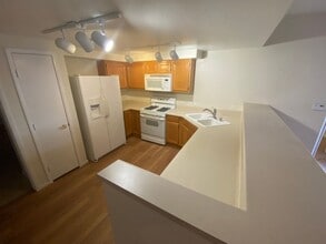 10245 S Maryland Pkwy in Las Vegas, NV - Building Photo - Building Photo