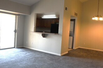 12233 W Cross Dr in Littleton, CO - Building Photo - Building Photo