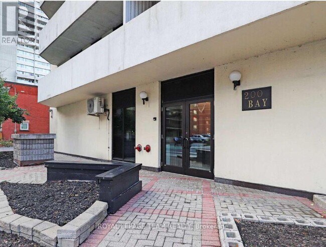 200 Bay St in Ottawa, ON - Building Photo - Building Photo