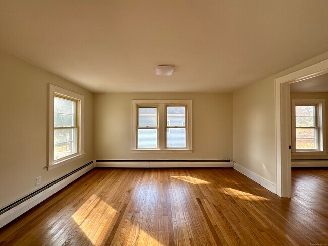 126 Beecher St-Unit -2 in Southington, CT - Building Photo - Building Photo