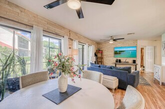 24 Lexington Ln W in Palm Beach Gardens, FL - Building Photo - Building Photo