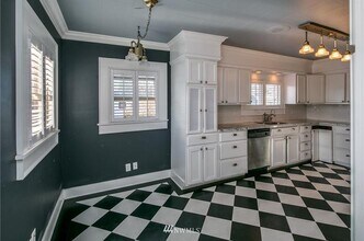 2400 E St in Bellingham, WA - Building Photo - Building Photo