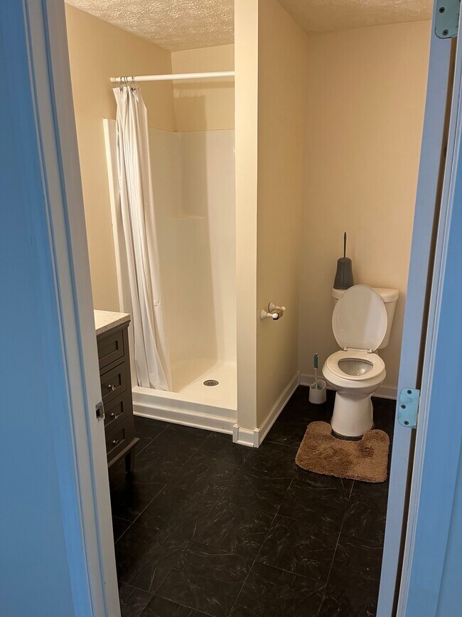 3995 Glen Lily Rd, Unit David West studio apartme in Bowling Green, KY - Building Photo - Building Photo