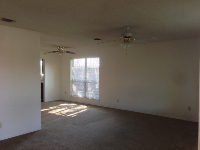 5718 Wilshire Dr in Waco, TX - Building Photo - Building Photo