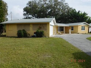 8185 Longbay Blvd in Sarasota, FL - Building Photo - Building Photo