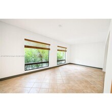 1915 Country Club Prado in Coral Gables, FL - Foto de edificio - Building Photo