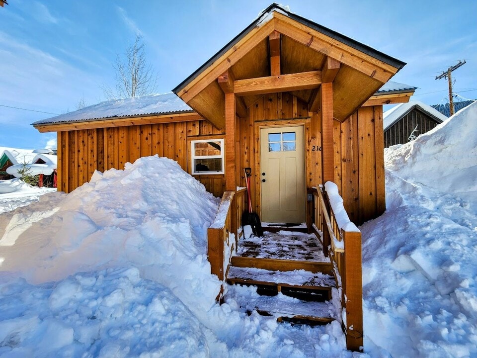 216 Maroon Ave in Crested Butte, CO - Building Photo