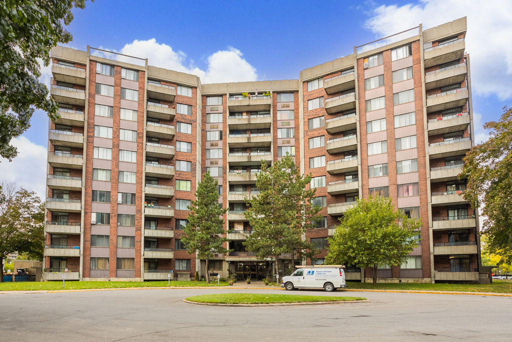 10500 De L'acadie Boul in Montréal, QC - Building Photo