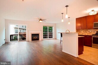 2427 Epstein Ct in Brookeville, MD - Building Photo - Building Photo