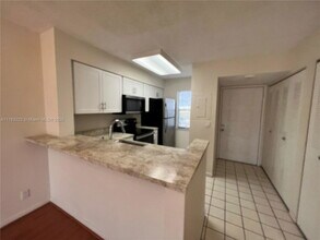 2220 N Cypress Bend Dr in Pompano Beach, FL - Building Photo - Building Photo