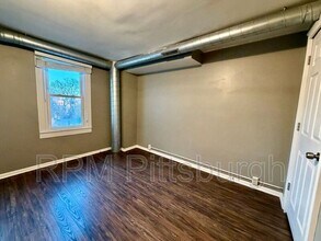 19 Kosciusko Way in Pittsburgh, PA - Building Photo - Building Photo