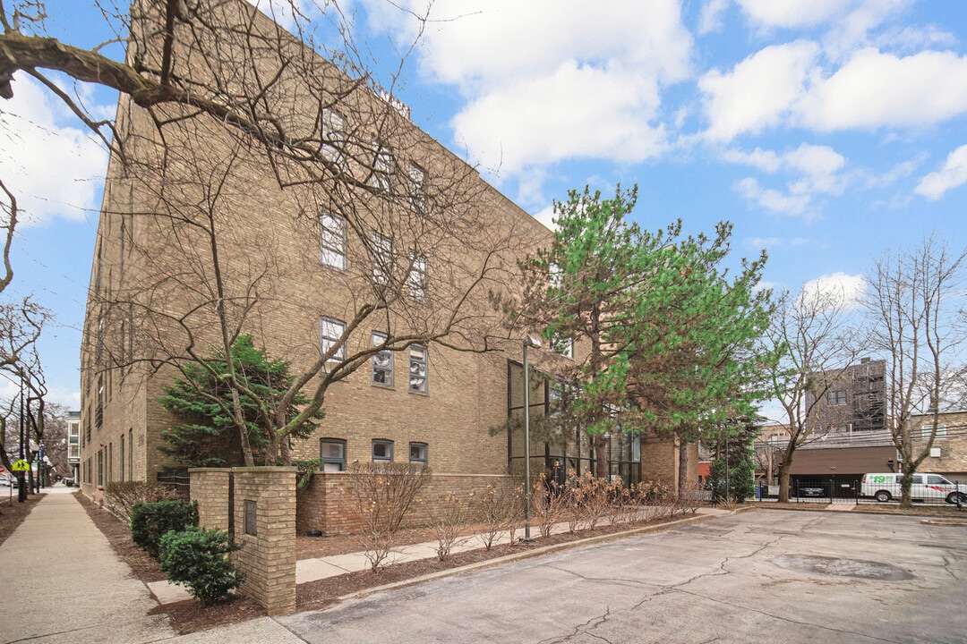 2100 N Racine Ave in Chicago, IL - Foto de edificio