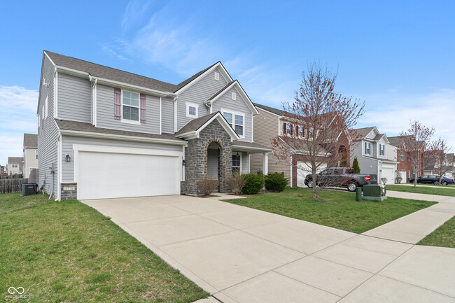 5776 Pebblebrooke Rd in Whitestown, IN - Building Photo - Building Photo