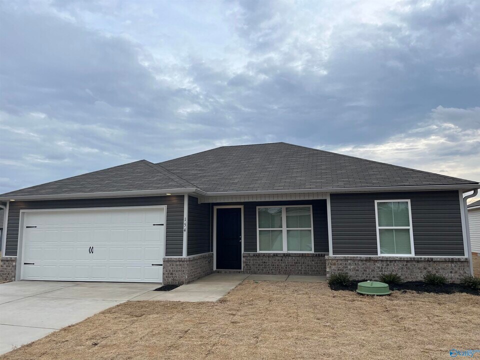 154 Olde Hearth Rd in New Market, AL - Building Photo