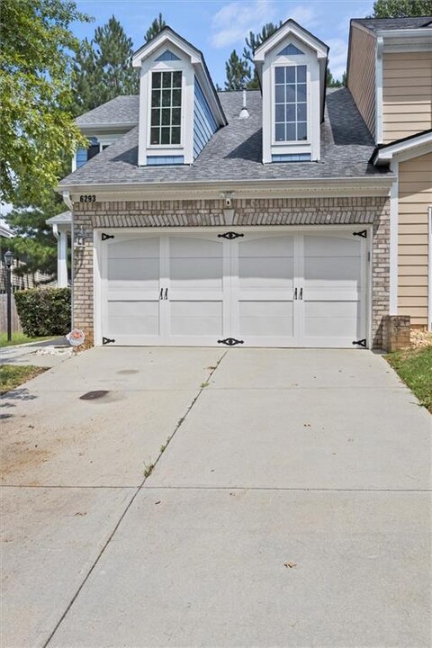 6293 Colonial Vw in Fairburn, GA - Building Photo