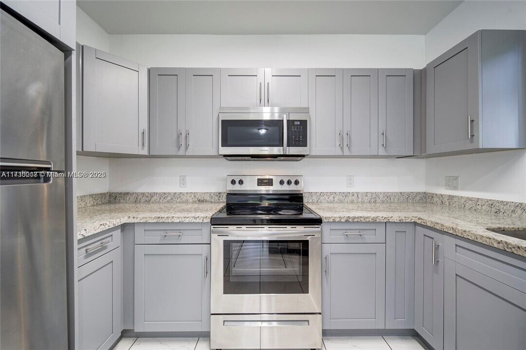 14708 NE 7th Ave in Miami, FL - Building Photo
