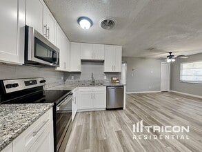 10916 N 14th St in Tampa, FL - Building Photo - Building Photo