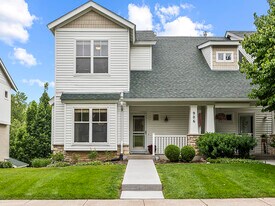 906 New Century Blvd S in Maplewood, MN - Building Photo