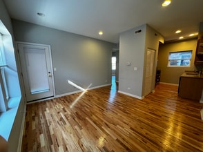 4724 N Bernard St, Unit 2W in Chicago, IL - Building Photo - Building Photo