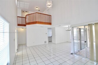 10245 NW 57th St in Doral, FL - Building Photo - Building Photo