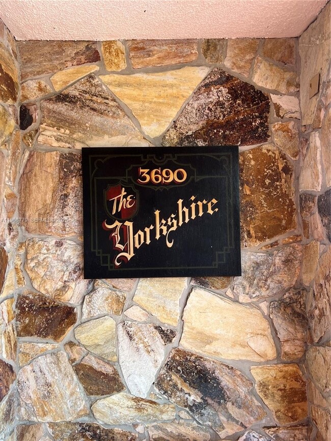 3690 Inverrary Dr in Lauderhill, FL - Building Photo - Building Photo