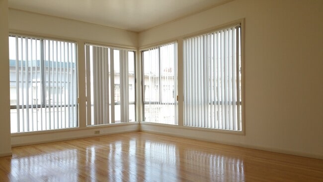 1021 Clay St, Unit 1023