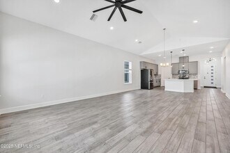 9755 Invention Ln in Jacksonville, FL - Foto de edificio - Building Photo