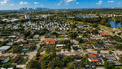 1124 NW 100th Terrace in Miami, FL - Building Photo - Building Photo
