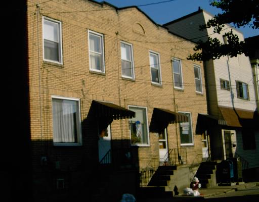 1968 Straubs Street in Pittsburgh, PA - Foto de edificio