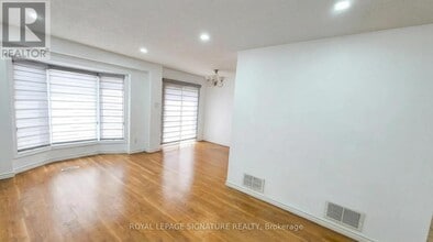 1039 Cedarglen Gate in Mississauga, ON - Building Photo - Building Photo