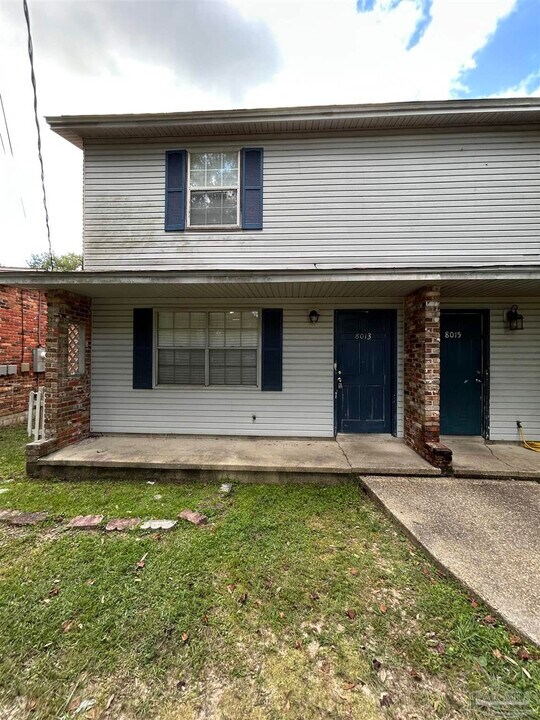 8013 Sabra Dr in Pensacola, FL - Building Photo