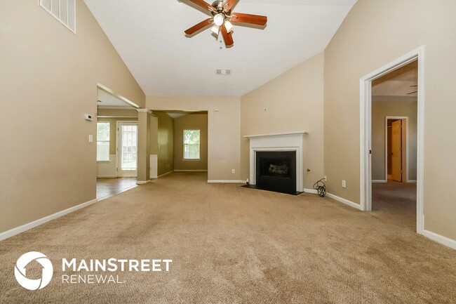 437 Summer Hill Cir in Stockbridge, GA - Foto de edificio - Building Photo