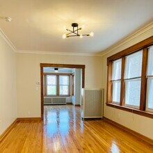 3354 N Springfield Ave, Unit 1st Floor in Chicago, IL - Building Photo - Building Photo