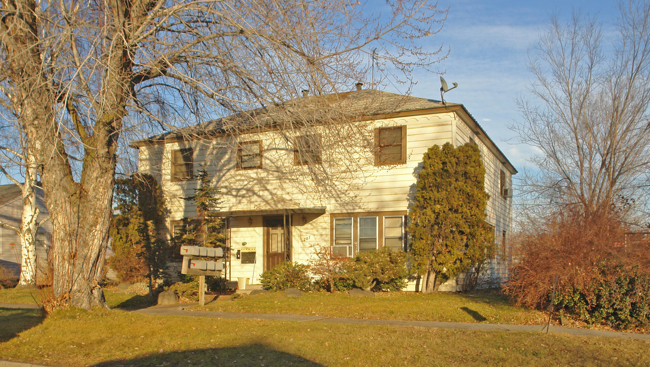 207 S 9th Ave in Yakima, WA - Building Photo