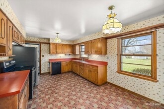 39W258 Seavey Rd in Batavia, IL - Foto de edificio - Building Photo