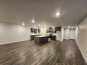 9868 W 5th Pl in Kennewick, WA - Building Photo - Building Photo