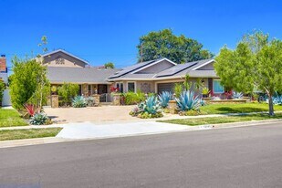 12141 Chaucer Rd in Los Alamitos, CA - Building Photo