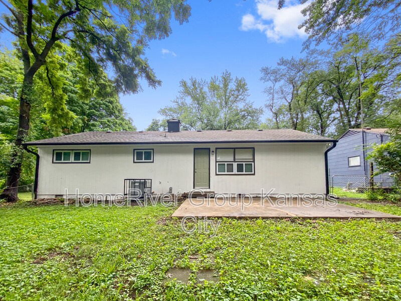 7702 E 113th St in Kansas City, MO - Building Photo