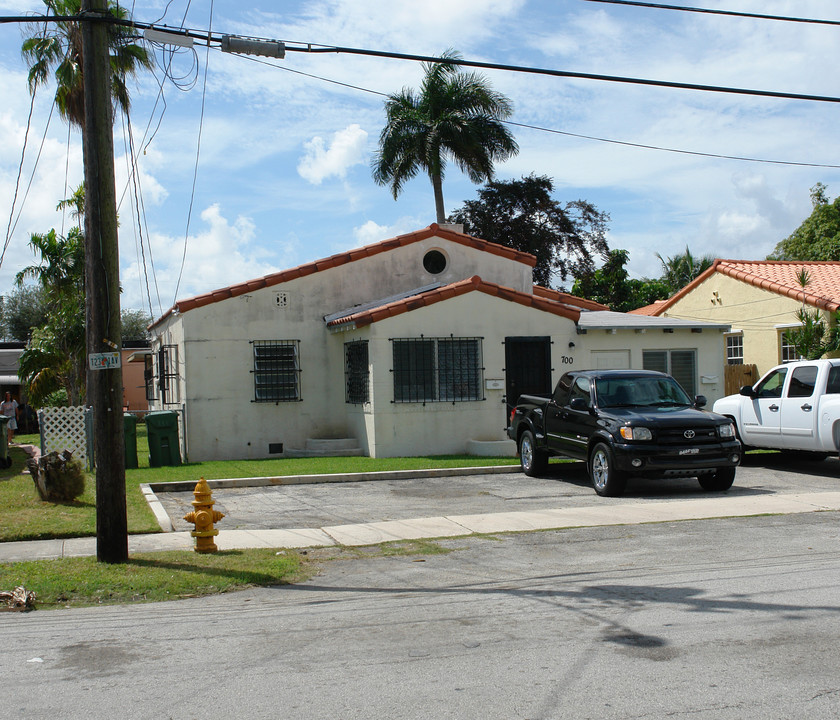 700 NE 87th St in Miami, FL - Building Photo